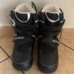 Defiance snow boots